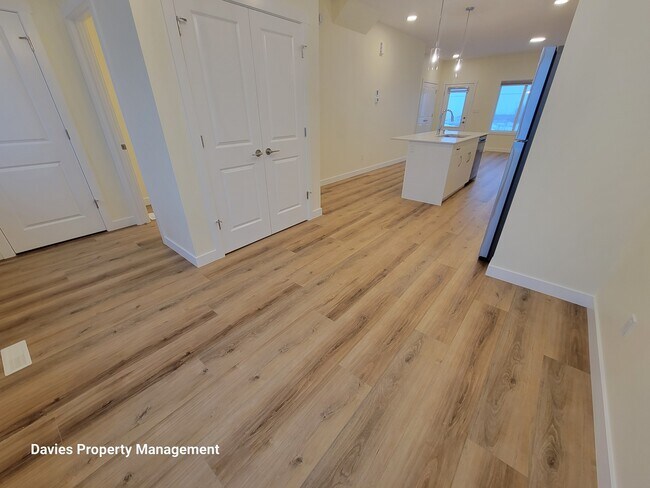 Building Photo - 4582 Warbler Loop NW