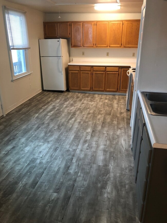 Foto del edificio - 1818 Larkins Wy