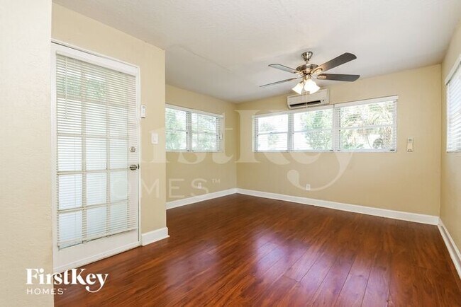 Foto del edificio - 630 N Lakemont Ave