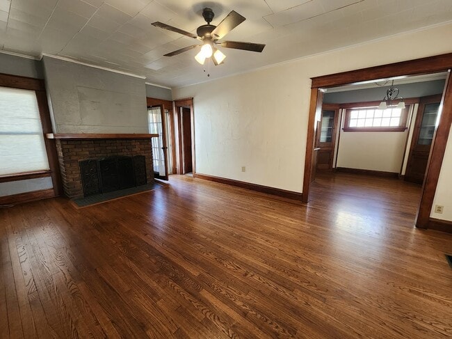 Building Photo - 1119 Maplewood Dr NE