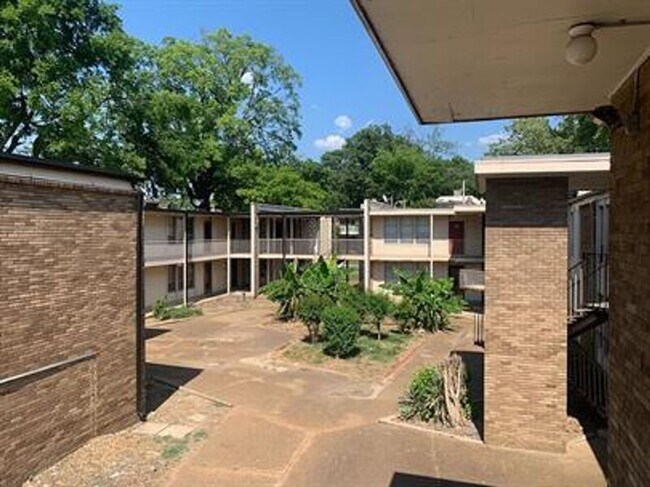 Photo - 151 N Belvedere Blvd Apartment