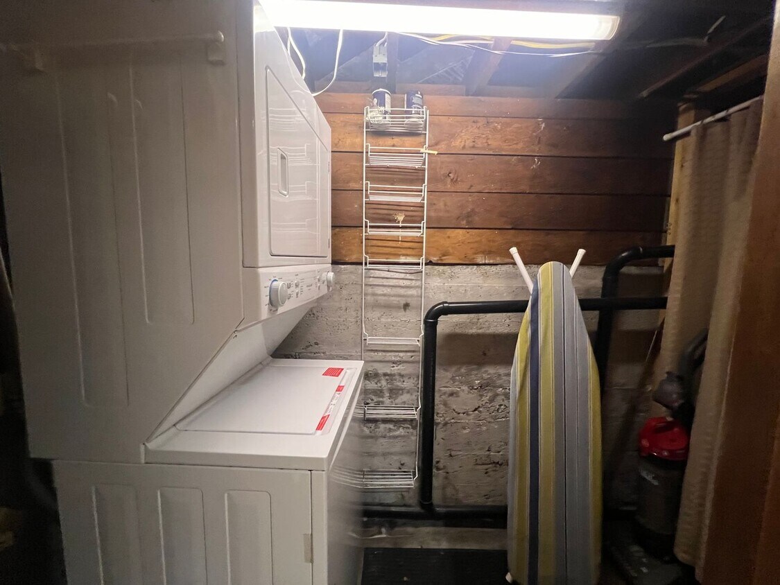 1006 NE Ravenna Blvd Unit 2, Seattle, WA 98115 Room for Rent in