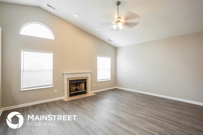 Foto del edificio - 10715 Tanbark Dr