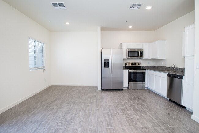Building Photo - 2236 W Harmont Dr