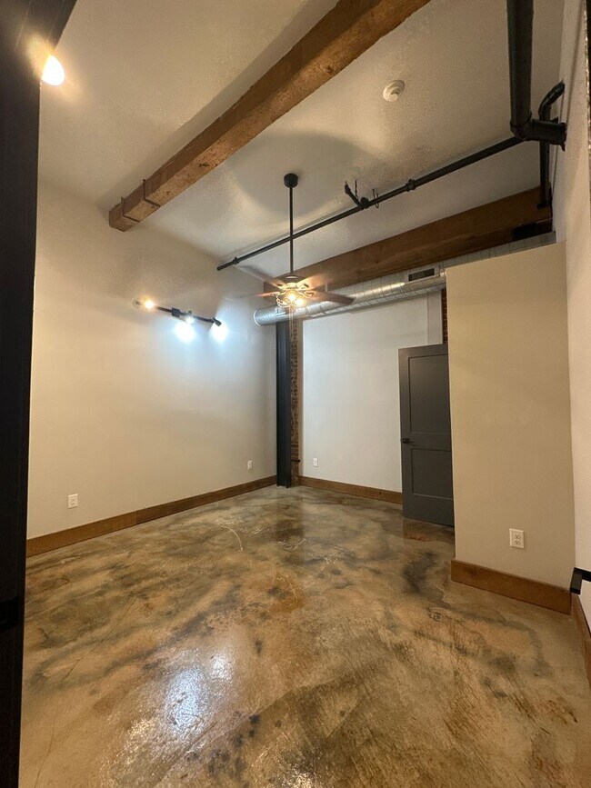 Foto del edificio - 2 Bedroom Apartment in Red Lion, PA
