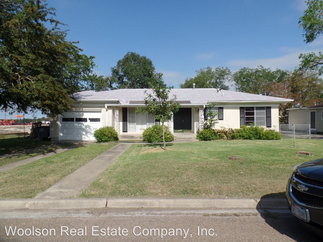 2 br, 2 bath House 102 E. Park Ave House Rental in Victoria, TX