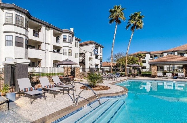 Building Photo - SolVida Central