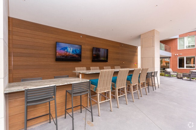 Building Photo - The Vue