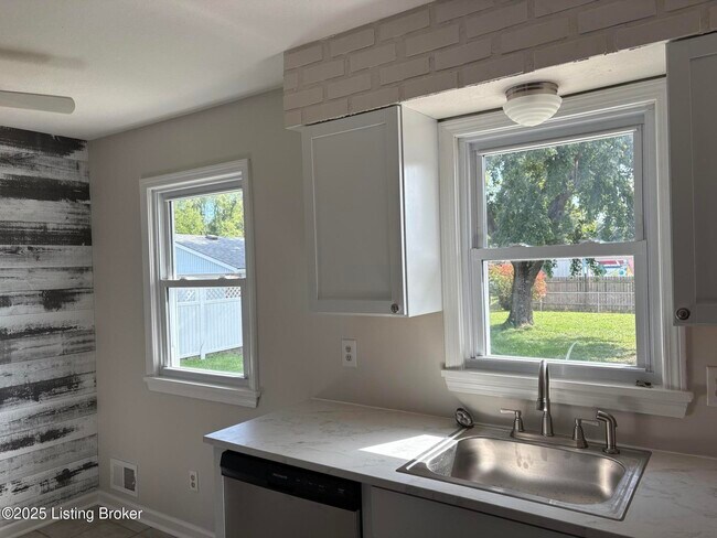 Foto del edificio - 5006 Tumeric Ln