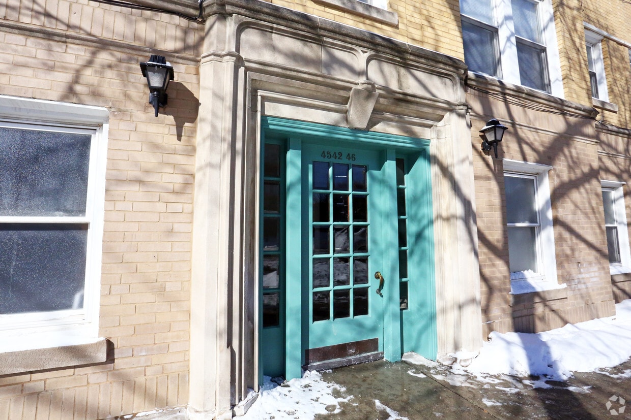 Building Photo - 4554 N Maplewood Ave