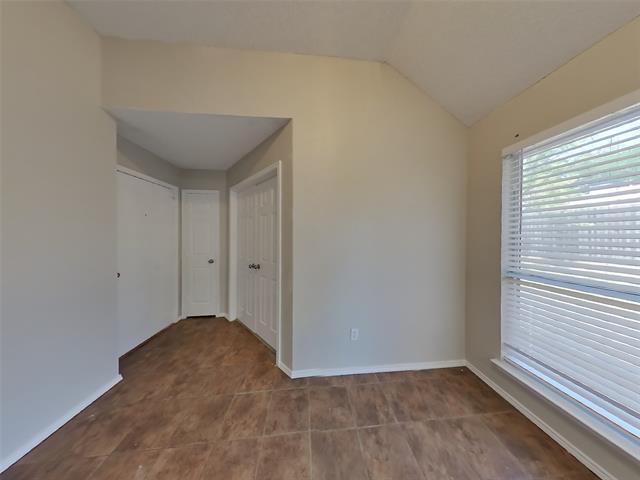 Building Photo - 409 Roan Ln
