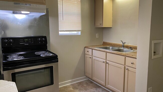 Foto del edificio - 2107 Staunton Ave NW