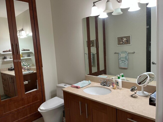 Foto del edificio - 1300 Ponce de Leon Blvd