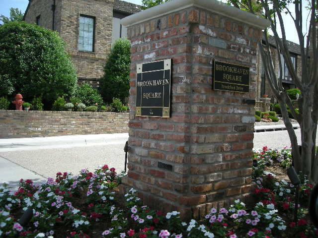 Communit Entrance - 3500 Stafford Dr