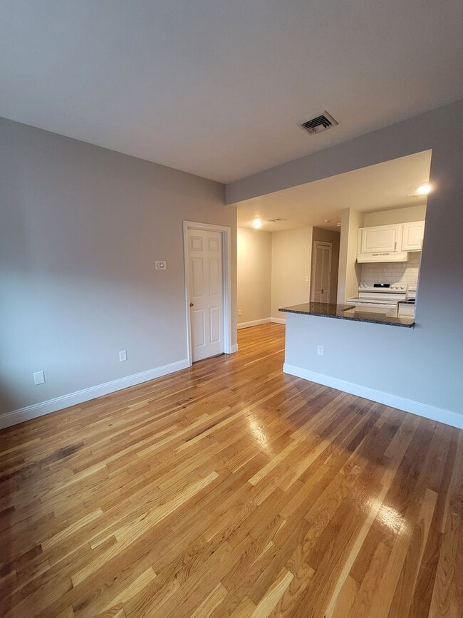 Building Photo - 107 Washington St