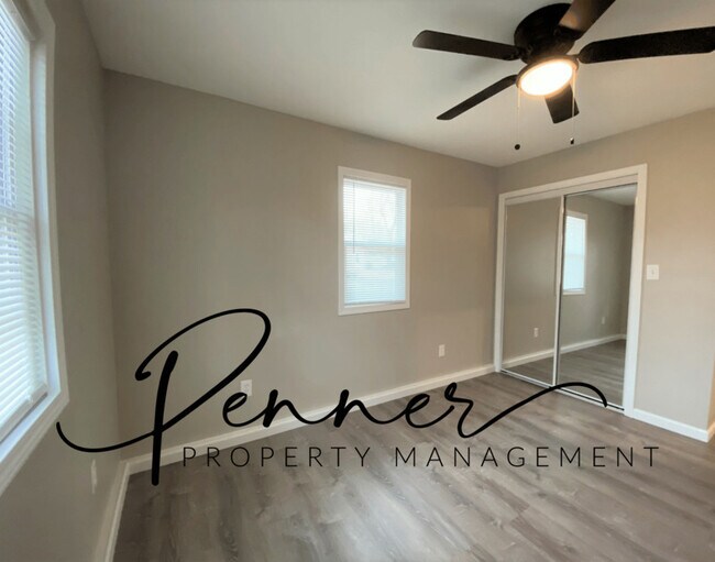 Foto del edificio - 11305 Lewis Ave