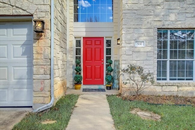 Foto del edificio - 537 Golden Creek Dr