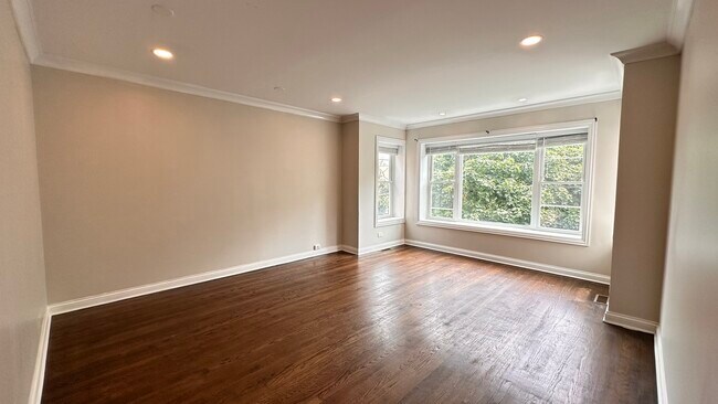 Foto del edificio - 5632 N St Louis Ave