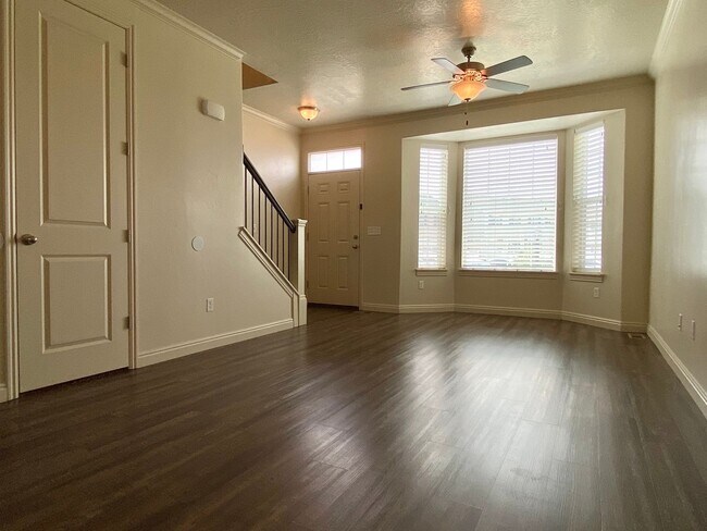 Foto del edificio - 2 Bed/1.5 Bath Townhouse in Provo