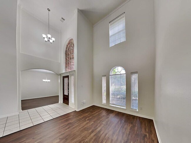 Building Photo - 1120 Sunset Lakes Dr