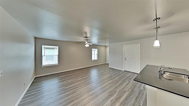 Building Photo - 11225 Burnham Ave