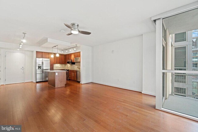 Foto del edificio - 1025 First St SE