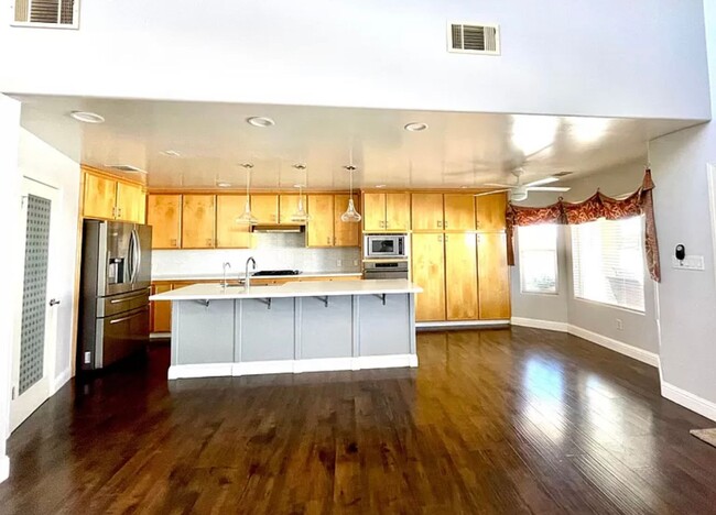 Building Photo - 5302 Doble Aguila Way