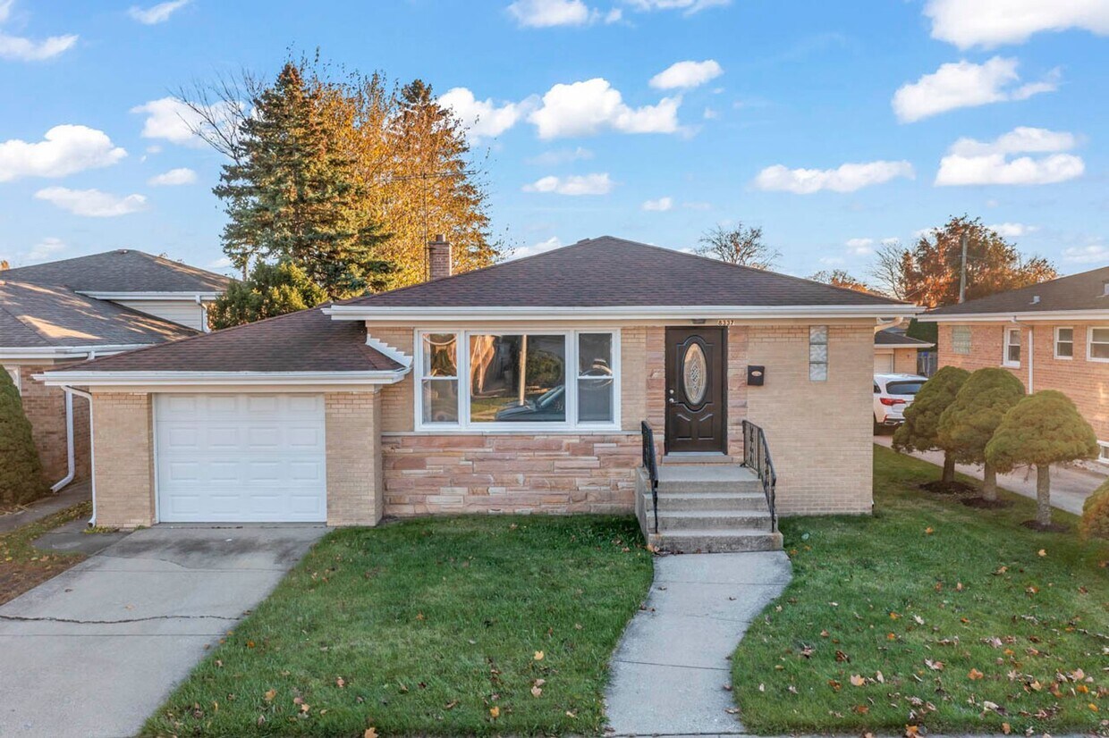 Primary Photo - New in Norridge!