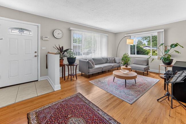 Building Photo - 4615 Larch Ave