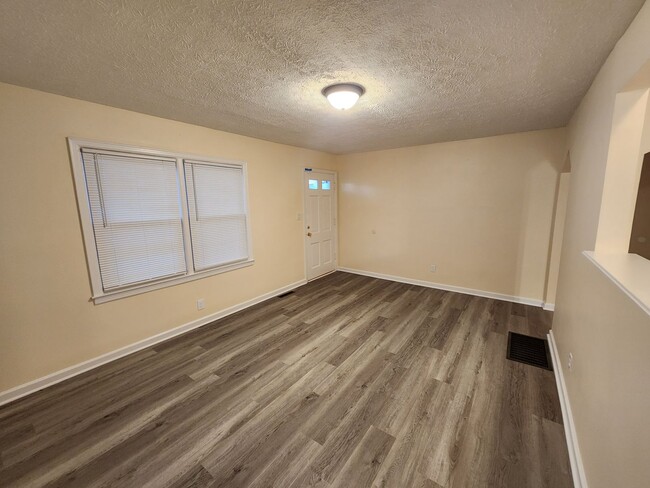 Foto del edificio - Adorable 2 bedroom with updates and washer/dryer hook-ups