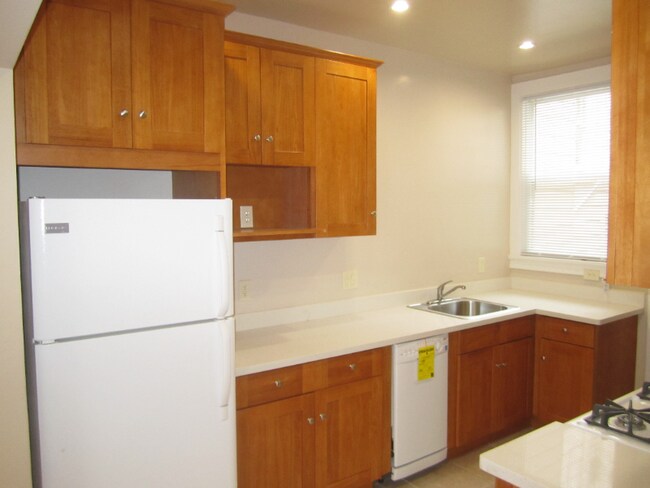 Building Photo - 1305 Cabrillo St