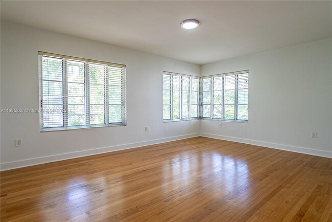 Building Photo - 2425 Flamingo Pl