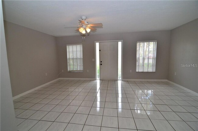 Building Photo - 106 S Primrose Dr
