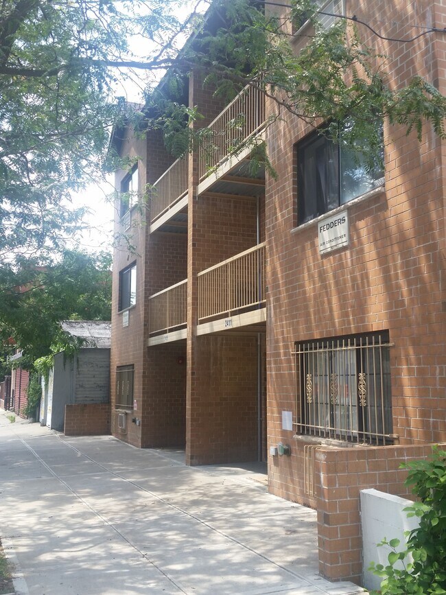 Building Photo - 2411 Halsey St