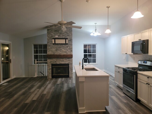 Building Photo - 688 Fieldcrest Dr
