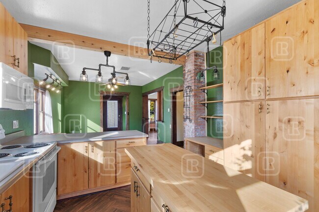 Building Photo - 1414 N Adams St