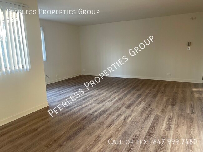 Building Photo - Spacious Newly Renovated 1 Bed/1Ba Apartment