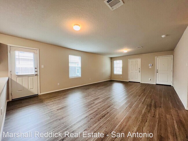 Foto del edificio - 3 br, 2 bath House - 4910 Everett Loop