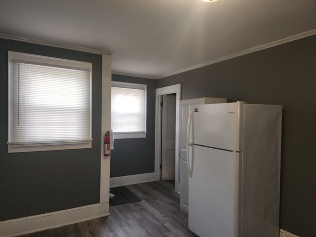 Building Photo - Left Side of Duplex