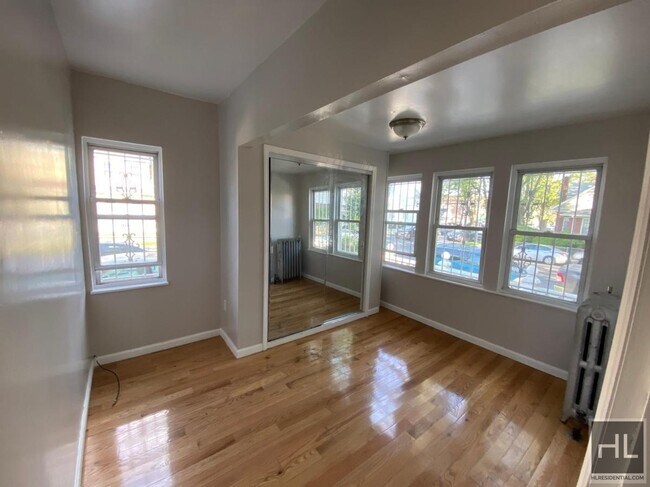 Foto del edificio - 107 AVENUE