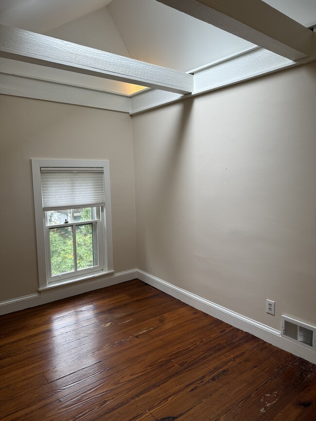 Bedroom - 552 South Ave