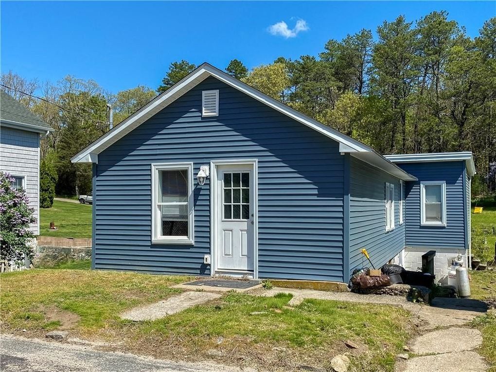 38 Railroad Ave, Charlestown, RI 02813 House Rental in Charlestown