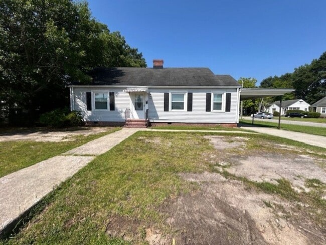 Building Photo - 3 Bedroom House near Carlie C's - Vouchers...