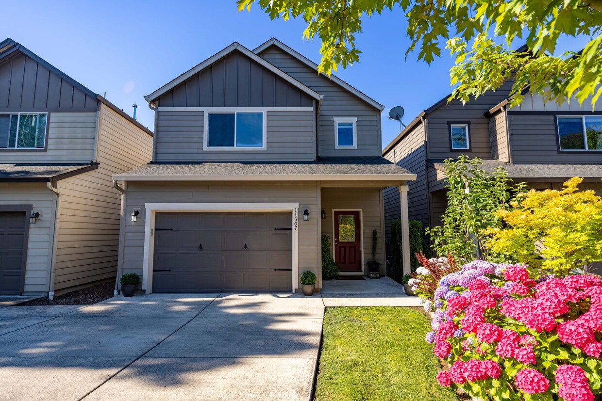 Primary Photo - Three bedroom home with AC - Built in 2013