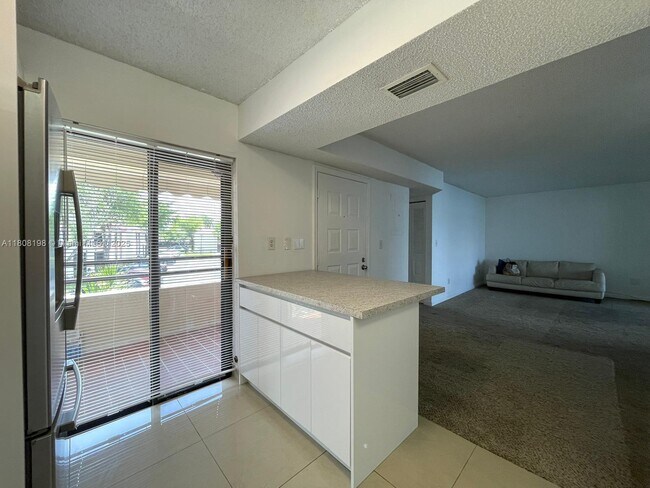 Foto del edificio - 20105 NE 3rd Ct