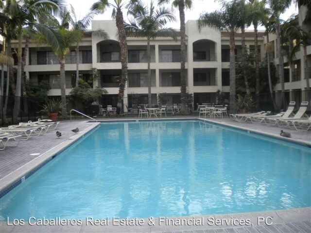 Foto del edificio - 11630 Warner Ave
