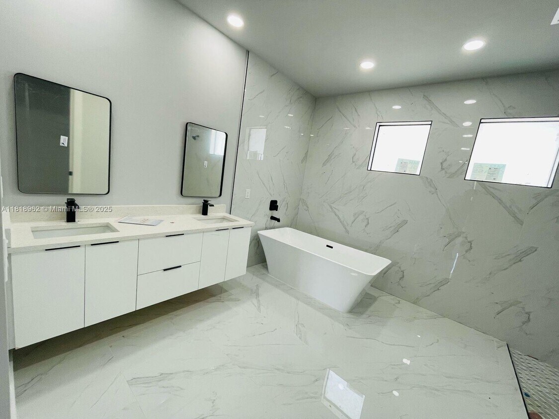 Foto del edificio - 4114 NW 24th Terrace