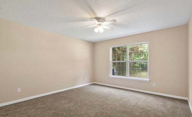 Building Photo - 558 Lena St