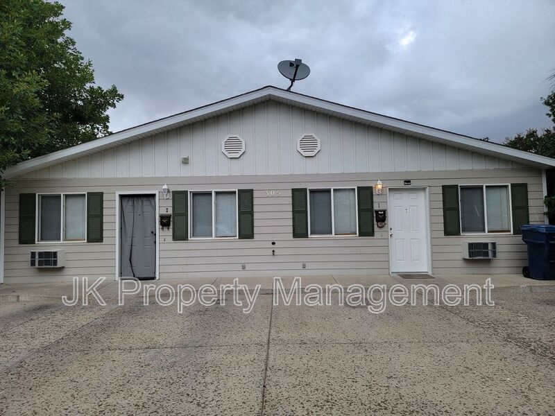 Primary Photo - 305 1st Ave SW
