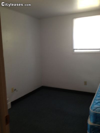 Building Photo - 793 Maple St